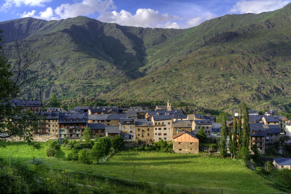 Apartaments El Ribal Valencia D'Aneu 外观 照片