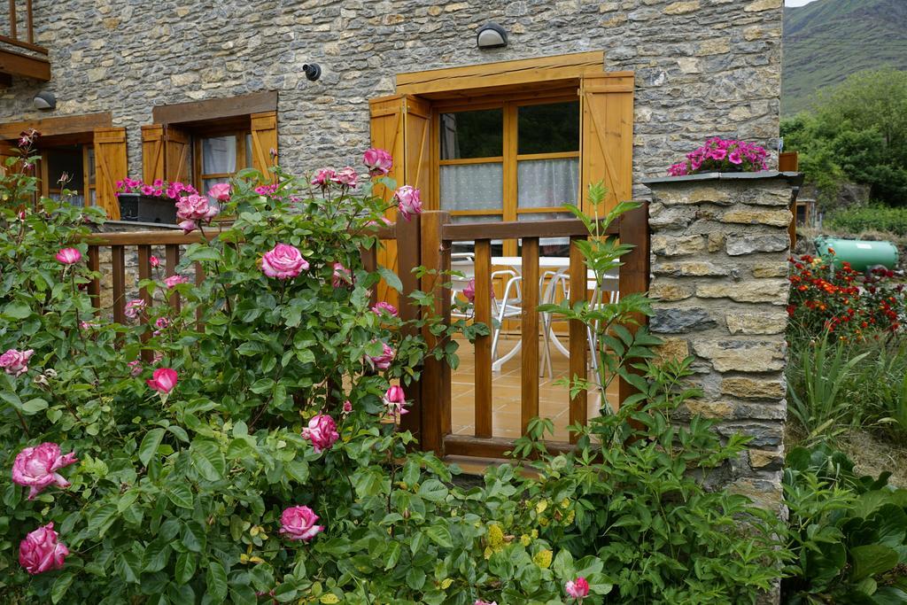 Apartaments El Ribal Valencia D'Aneu 外观 照片