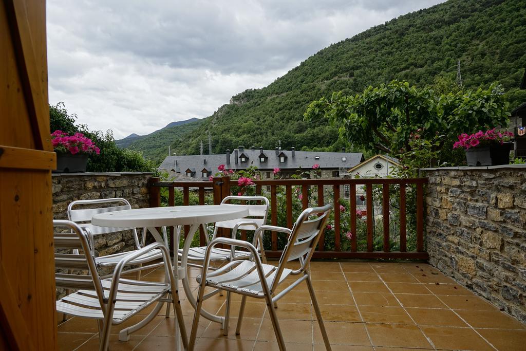 Apartaments El Ribal Valencia D'Aneu 外观 照片