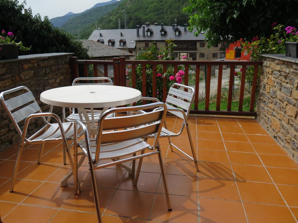 Apartaments El Ribal Valencia D'Aneu 外观 照片