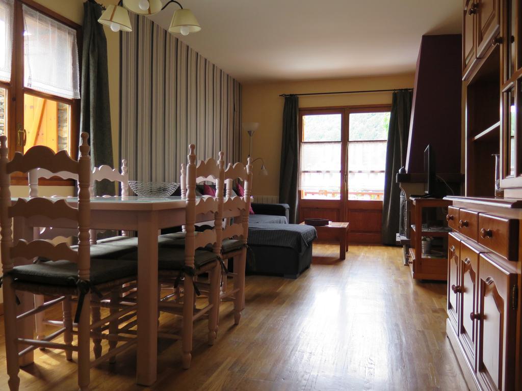 Apartaments El Ribal Valencia D'Aneu 外观 照片