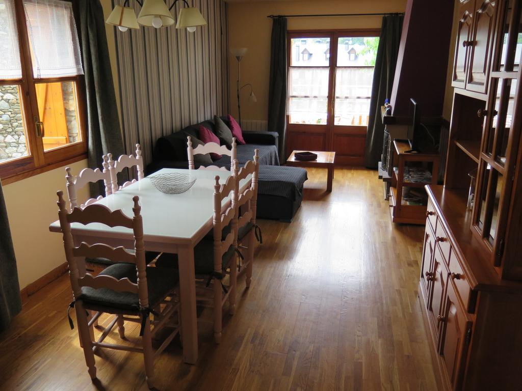 Apartaments El Ribal Valencia D'Aneu 外观 照片